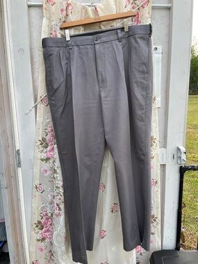 Savane Men's Gray Pleated Dress Pants